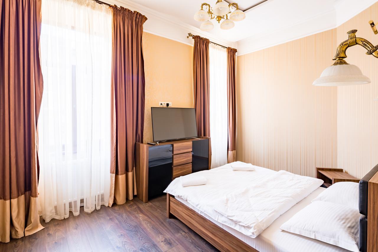 Leogrand Apartments On Doroshenka Street 1 Lviv Exteriör bild